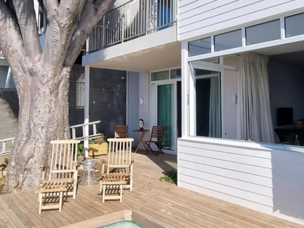 The Dragon Tree Guesthouse คาล์คเบย์ ภายนอก รูปภาพ