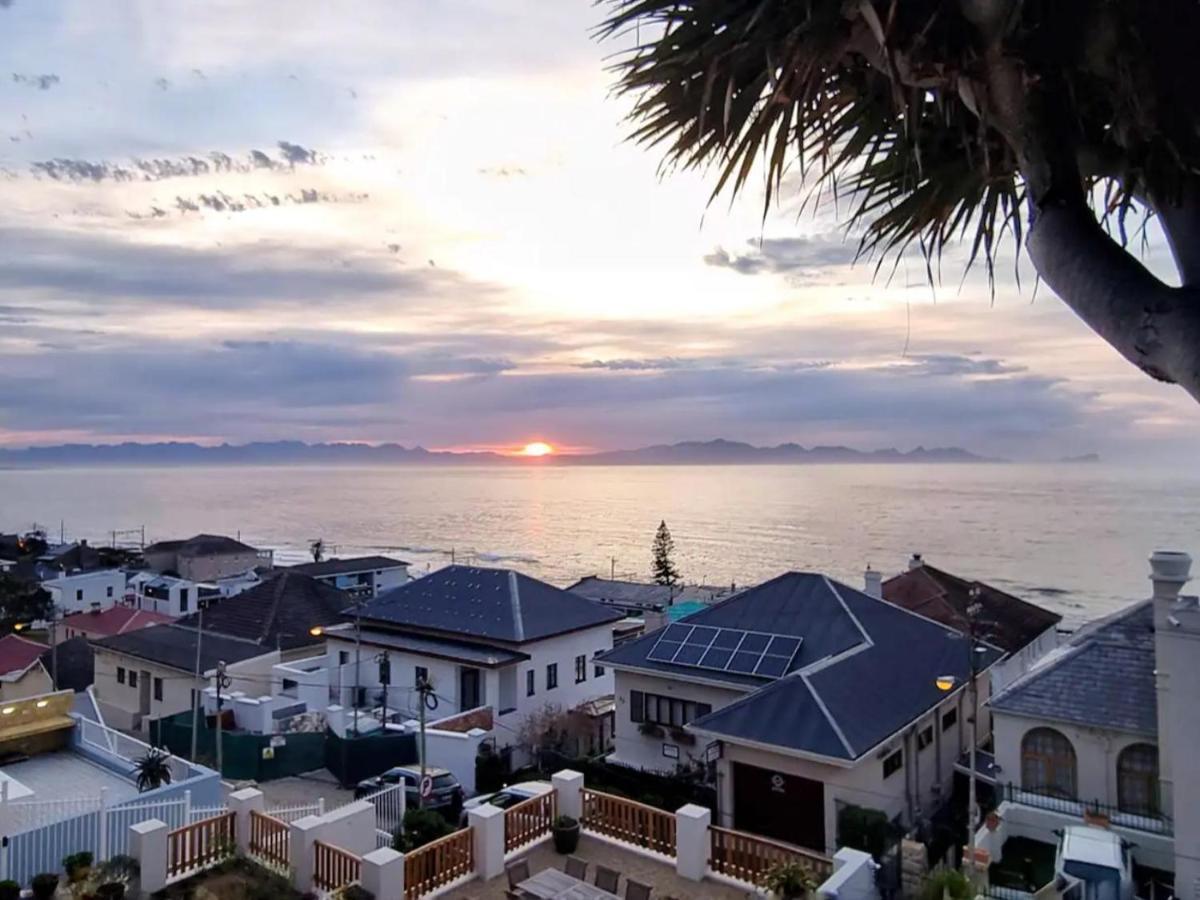 The Dragon Tree Guesthouse คาล์คเบย์ ภายนอก รูปภาพ