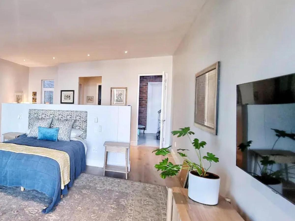 The Dragon Tree Guesthouse คาล์คเบย์ ภายนอก รูปภาพ