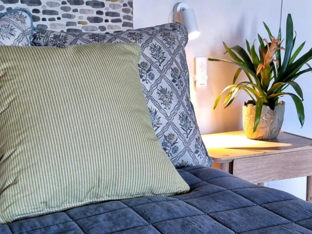 The Dragon Tree Guesthouse คาล์คเบย์ ภายนอก รูปภาพ