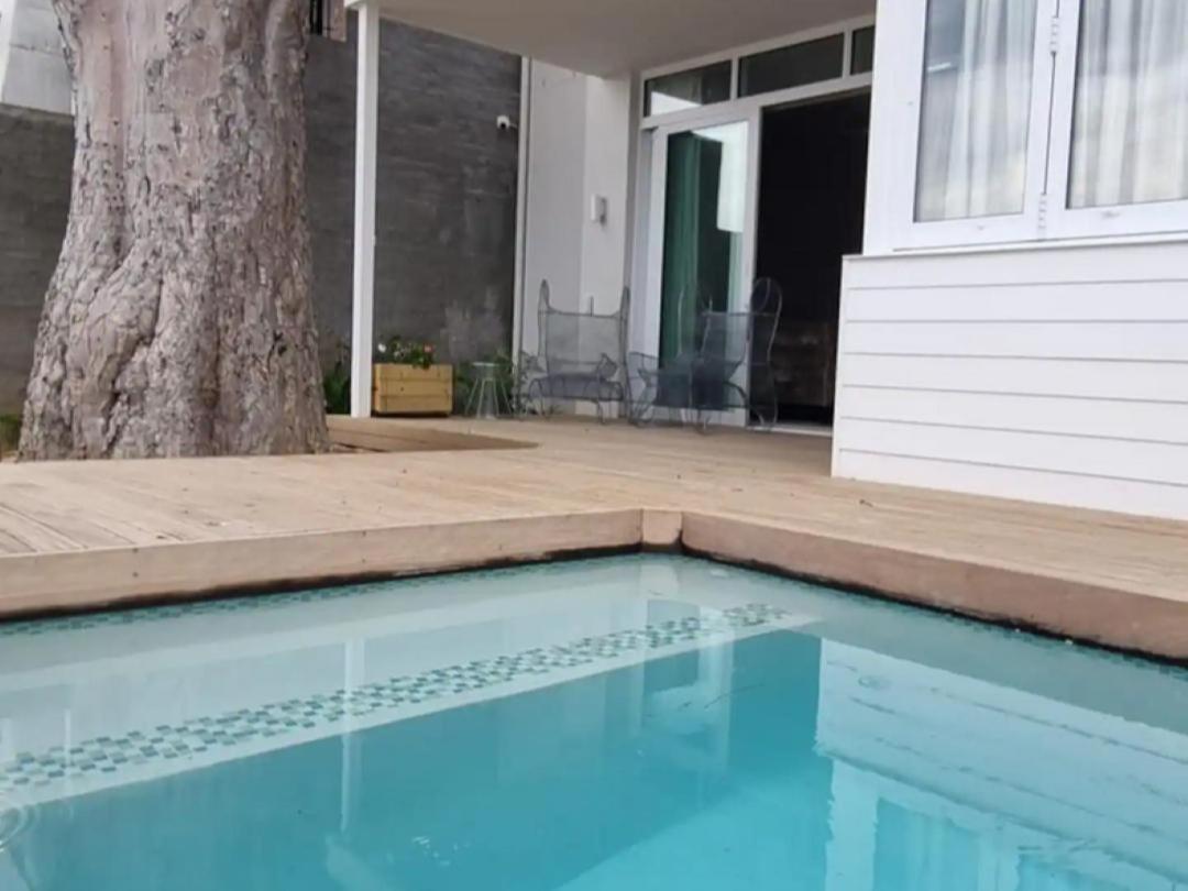 The Dragon Tree Guesthouse คาล์คเบย์ ภายนอก รูปภาพ