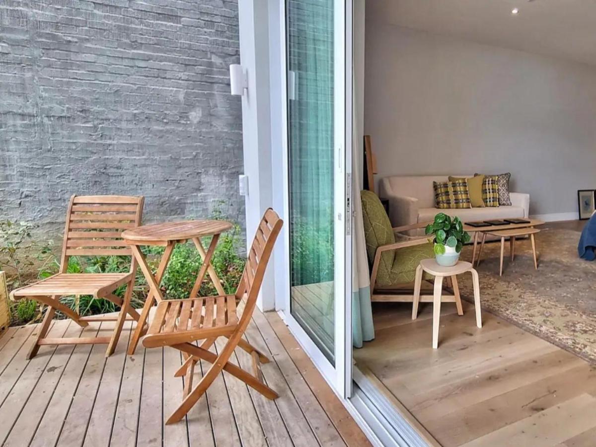 The Dragon Tree Guesthouse คาล์คเบย์ ภายนอก รูปภาพ