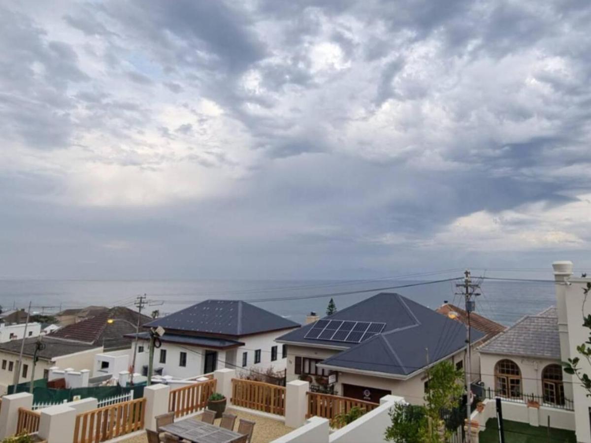 The Dragon Tree Guesthouse คาล์คเบย์ ภายนอก รูปภาพ