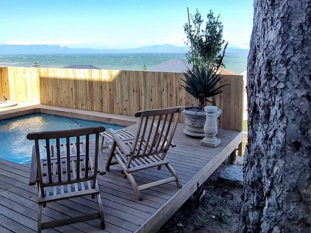 The Dragon Tree Guesthouse คาล์คเบย์ ภายนอก รูปภาพ