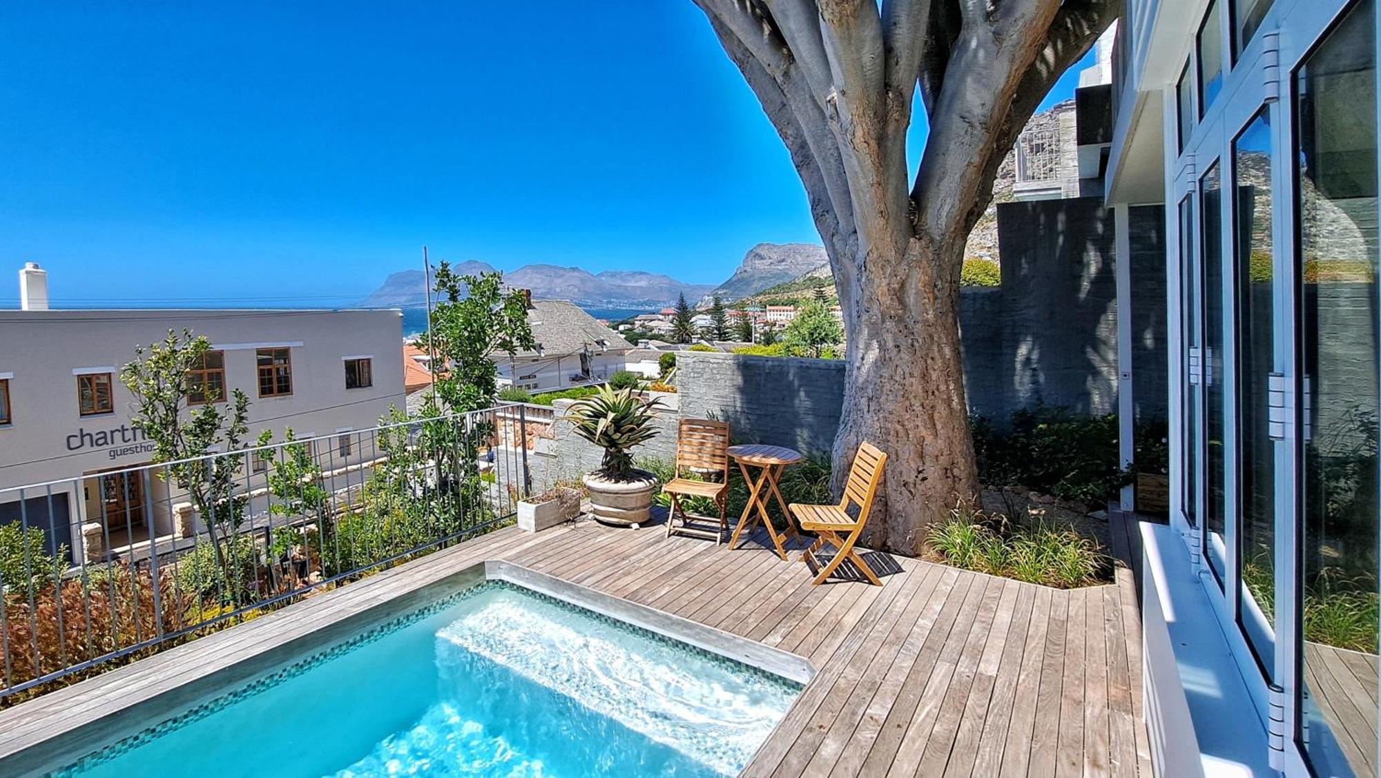 The Dragon Tree Guesthouse คาล์คเบย์ ภายนอก รูปภาพ