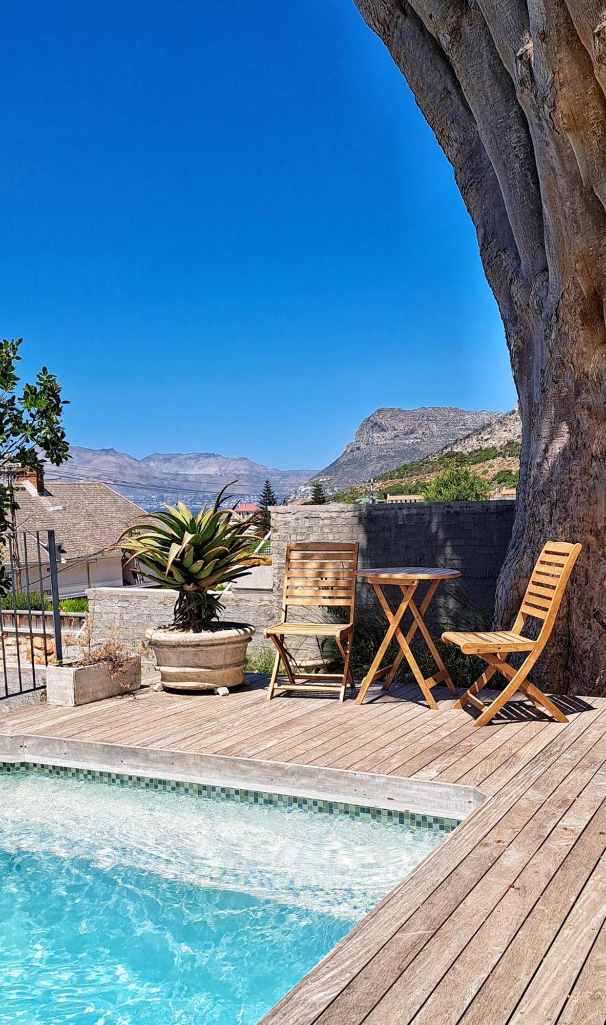 The Dragon Tree Guesthouse คาล์คเบย์ ภายนอก รูปภาพ