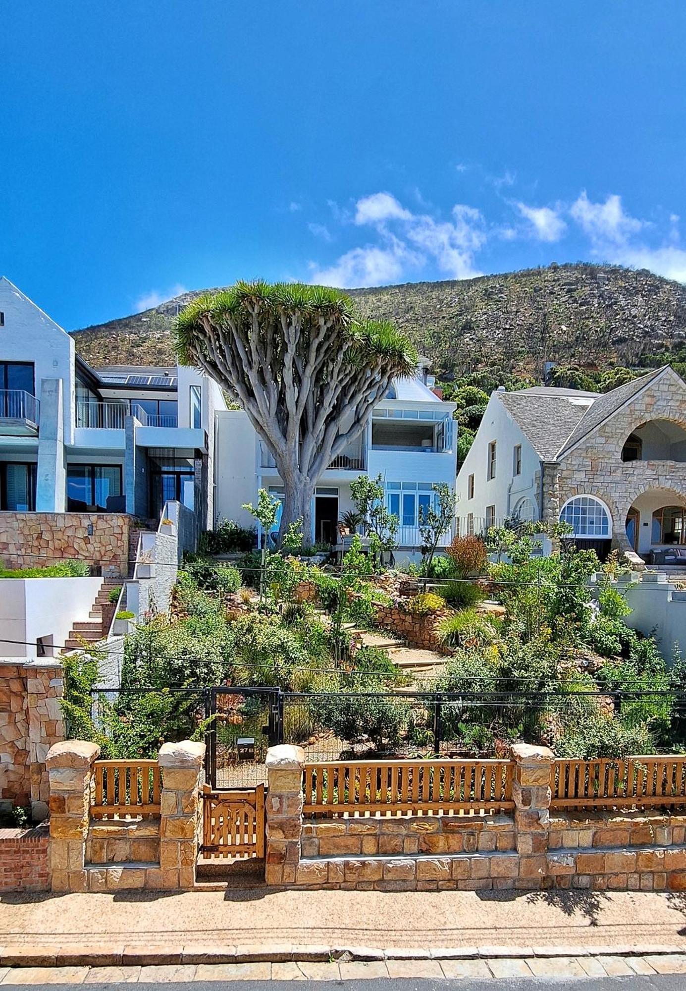 The Dragon Tree Guesthouse คาล์คเบย์ ภายนอก รูปภาพ